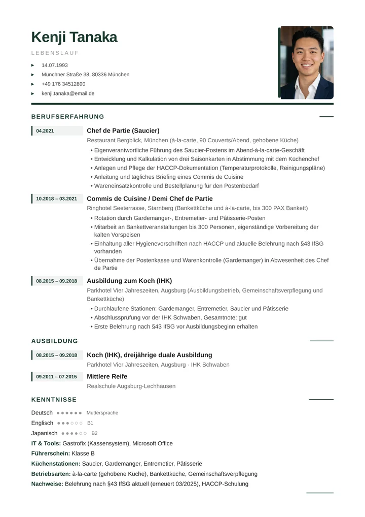 Muster-Lebenslauf eines Kochs: tabellarischer Aufbau mit Berufserfahrung als Chef de Partie (Saucier), Stationen Gardemanger und Entremetier, IHK-Ausbildung Koch, HACCP-Nachweis und Belehrung nach §43 IfSG