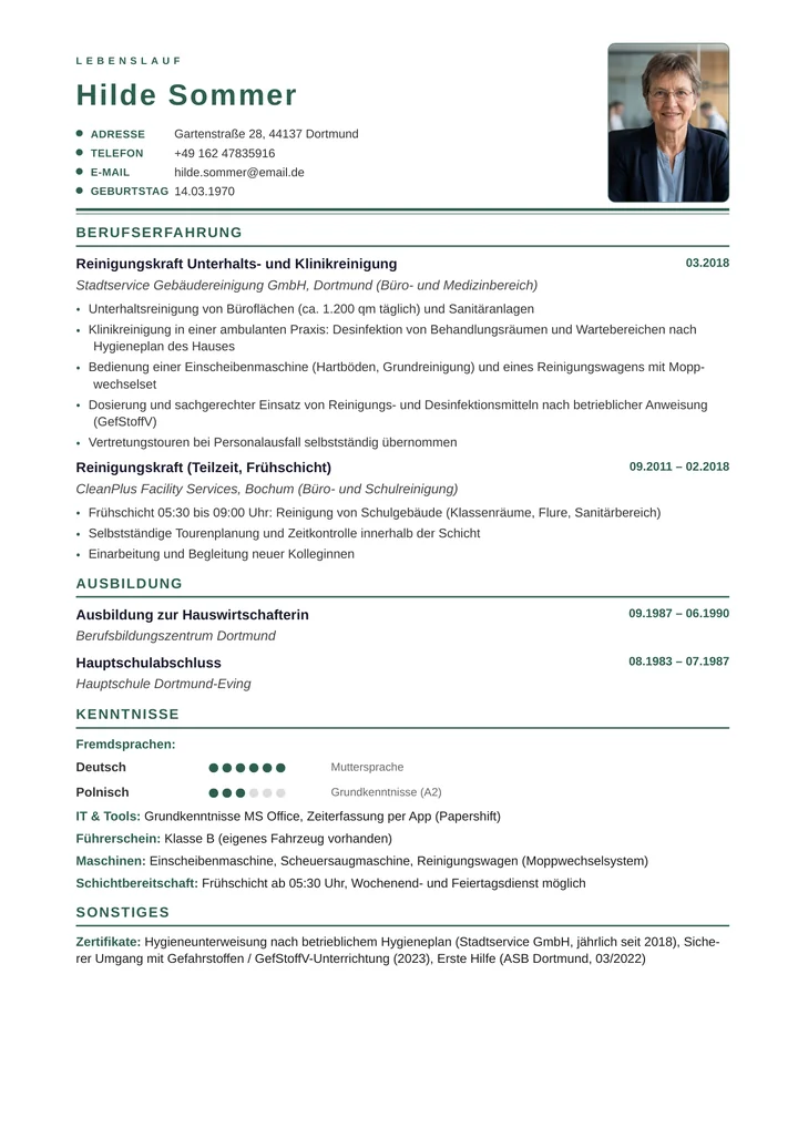 Muster-Lebenslauf einer Reinigungskraft: tabellarischer Aufbau mit Abschnitten Berufserfahrung (Unterhalts- und Klinikreinigung), Ausbildung, Kenntnisse mit Maschinen und Schichtbereitschaft