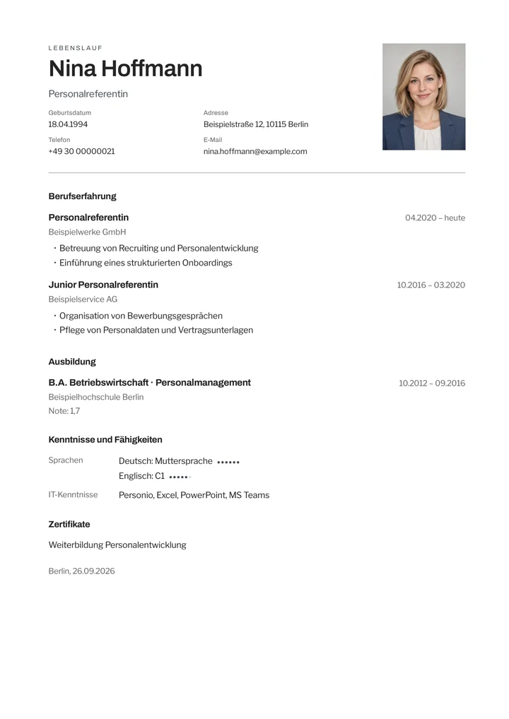 Lebenslauf-Vorlage Essenz, Kompakter Aufbau mit zurückhaltender Typografie